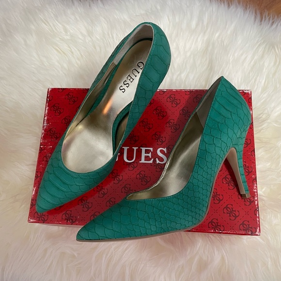 GUESS Crocodile Pointy Toe Heels - Picture 1 of 7